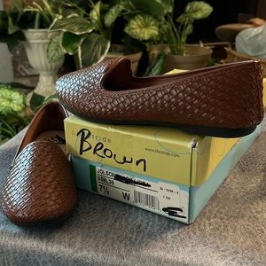 Life Stride 7.5 Women's brown leather weave loafer